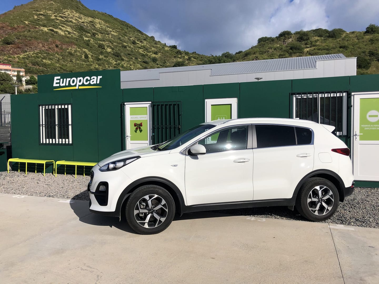 Europcar, the tailor-made car rental in Saint-Martin!