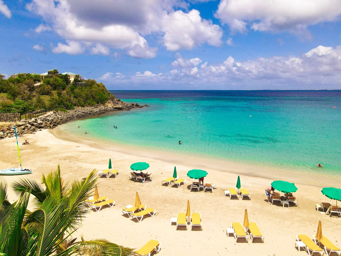 Friar’s Bay, une plage tranquille aux eaux turquoises toujours calmes