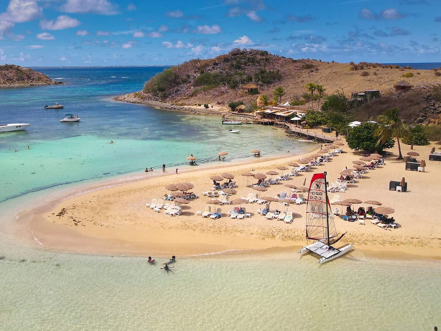 Ilet Pinel, une plage paradisiaque, à 10 min du rivage !